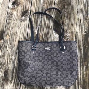 Coach Signature Zip Handbag/Purse/Bag